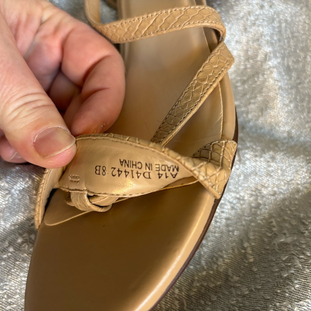 Cole Haan Textured Strappy Tan 1.5" Wedge Leather Sandal Size‎ 8 - Picture 9 of 9